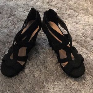 Size 6 top moda heels!